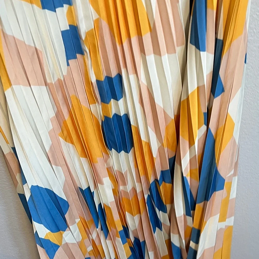 Amour Vert Multicolor Backless Dress - Picture 5 of 5